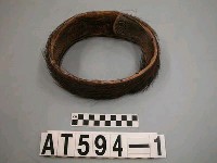 藏品(男子豬鬃頭環)的圖片